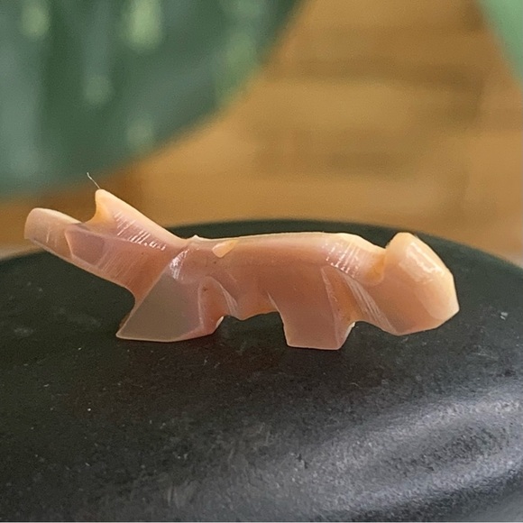 Vintage Native American Zuni Hand Carved Coyote Fetish Shell Animal Bead .9" - Picture 4 of 10
